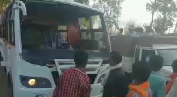 भीषण बस हादसे में 3 की मौत 42 गंभीर घायल