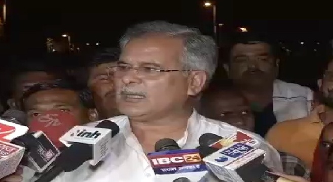 जमीन कब्जाने का आरोप झेल रहे PCC चीफ बघेल ने की CM रमन से मुलाकात