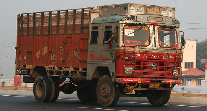 बस्तर में बिना टैक्स पटाए परिवहन में लगे 3 सौ ट्रकों पर कार्रवाई