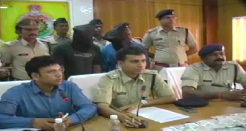 पुलिस गिरफ्त में लुटेरे, 30 लाख की लुट करके फैलाई थी सनसनी