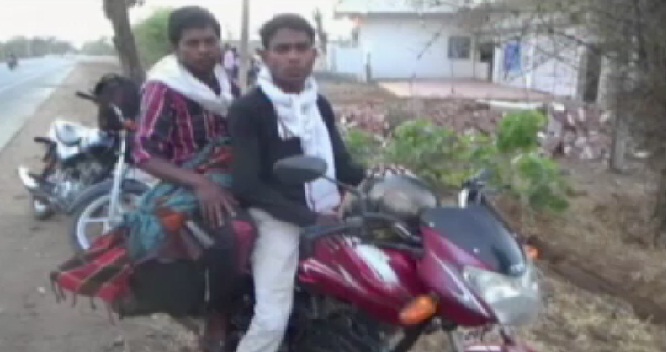 बाईक पर बेटी का शव, नया भारत गढ़ती शर्मनाक व्यस्थाएं !