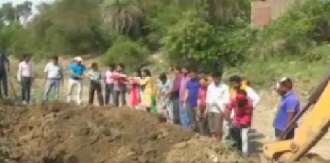 नाले में तब्दील हो चुकी थी नदी, जनभागीदारी से फिर बहने लगी नदी 
