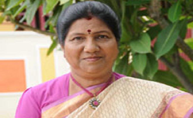 बलात्कारियों की चमड़ी उधेड़कर सड़कों पर घुमाएं, छात्राओं को चाकू बांटना चाहिए