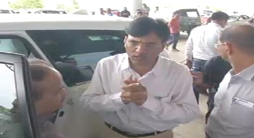 सबका साथ सबका विकास कार्यक्रम में हिस्सा लेने पहुंचे केंद्रीय रसायन एवं उर्वरक मंत्री