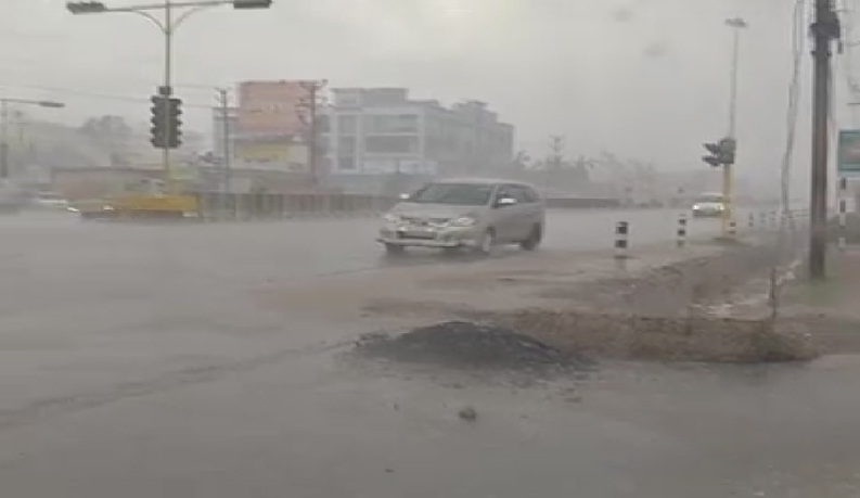 छग: प्रदेश के कई इलाकों में मौसम ने ली करवट, हुई झमाझम बारिश