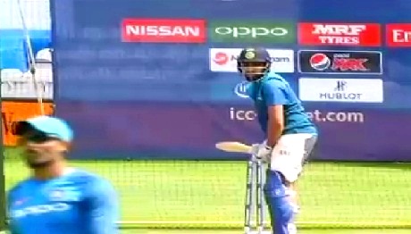 INDvsSL : भारत ने दिया 322 रनों का लक्ष्य, लंका का एक विकेट भी चटकाया