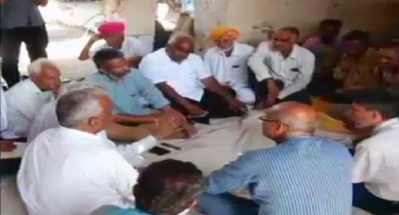 CPIM सांसद ने दिया पुलिस को चकमा, गोलीकांड में मृत किसानों के परिजनों से की मुलाकात