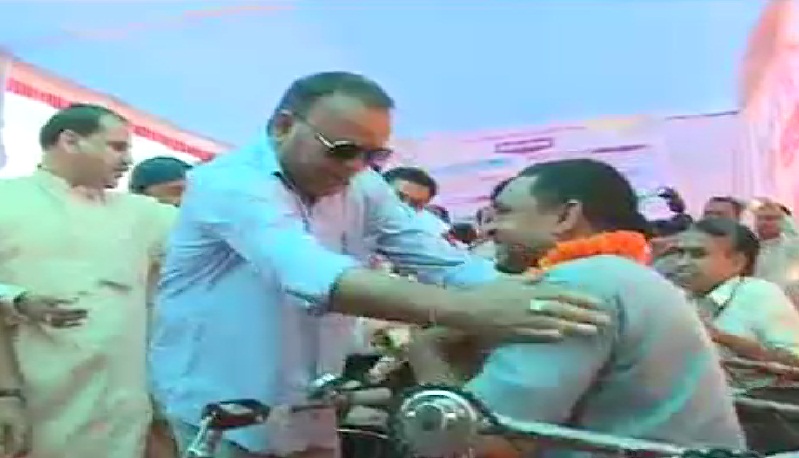 बिलासपुर दौरे पर स्वास्थ्य और पंचायत एवं ग्रामीण विकास मंत्री अजय चंद्राकर