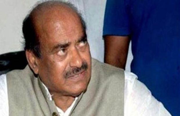 प्लेन का बोर्डिंग पास नहीं मिला ..तो सांसद ने एयरपोर्ट पर जमकर किया हंगामा