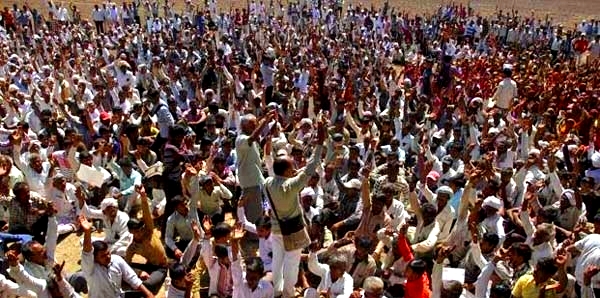 खलघाट में सरकार पर जमकर बरसे सिंधिया, किसानों को बर्बाद करने का लगाया आरोप