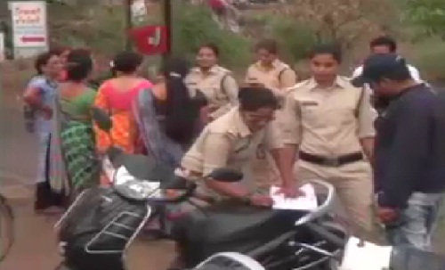 निर्भया की टीम ने मजनुओं को चखाया मज़ा..