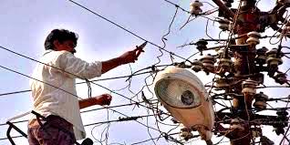 बिना नोटिस बिजली बिल की वसूली, पैसे नहीं दिया तो गैस-सिलेंडर उठा ले गए