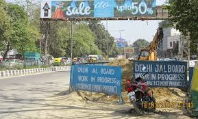बारिश के दिनों में ख़तरनाक साबित होते हैं ये होर्डिंग्स..