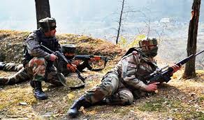 CRPF काफिले पर हमला करने वाले आतंकी स्कूल में छिपे, मुठभेड़ जारी