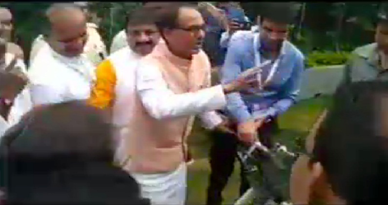 भोपाल : सीएम शिवराज ने चलाई सायकल, मौजूद रहे मंत्री, सांसद
