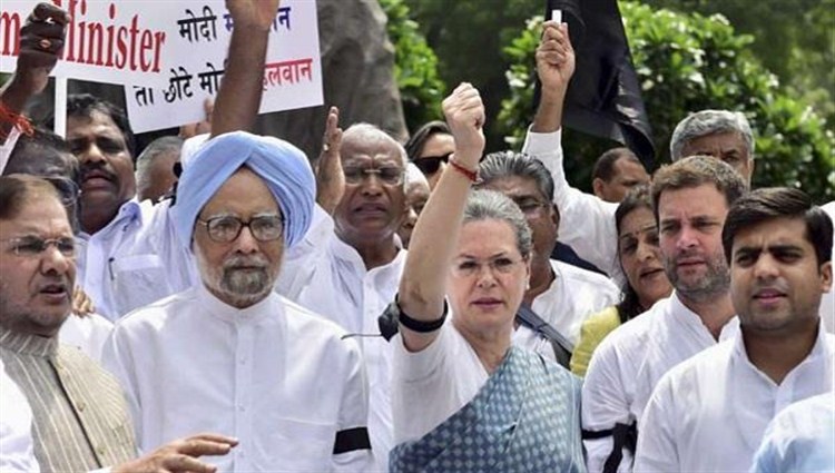 आधी रात को GST लॉन्च से डरा विपक्ष, पूर्व PM मनमोहन को साधने में लगी सरकार