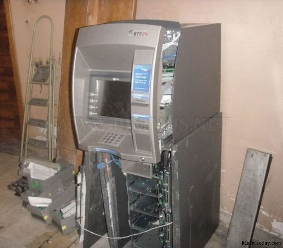 पैसे नहीं, पूरी ATM मशीन ही चोरी हो गई