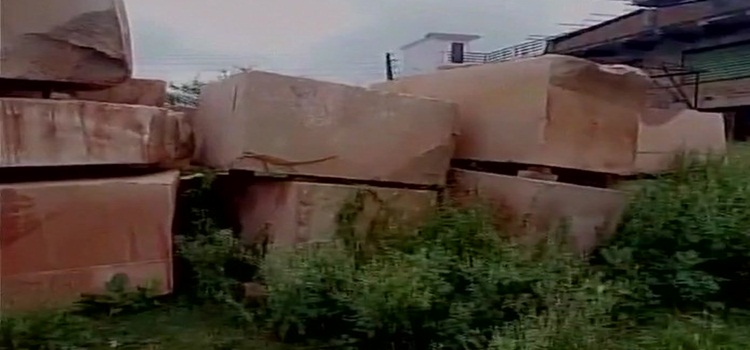 राम मंदिर निर्माण के लिए तीन ट्रक पत्थर अयोध्या पहुंचे