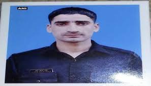 सेना की AK47 राइफल लेकर फरार हुआ जवान, आतंकी संगठन से जुड़े होने की संभावना