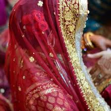घर वाले शादी पर ज्यादा खर्च कर रहे थे इसलिए घर से भागी लड़की