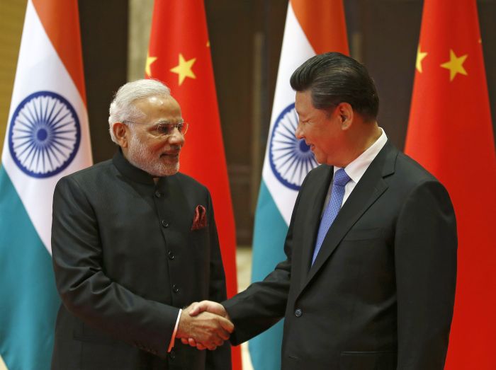 गतिरोध के बीच मिले नरेंद्र मोदी और चीनी राष्ट्रपति शी जिनपिंग