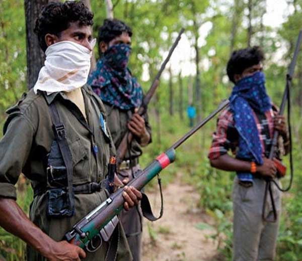 बरबसपुर माइंस में नक्सलियों ने मचाया उत्पात, मजदूरों को बनाया बंधक