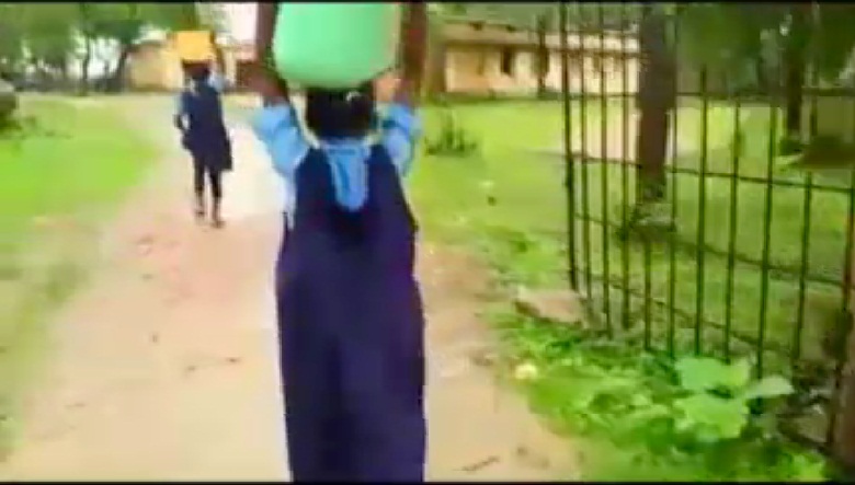स्कूल में बनने जाते है अफसर बना दिया चपरासी, जानिए पूरी खबर 