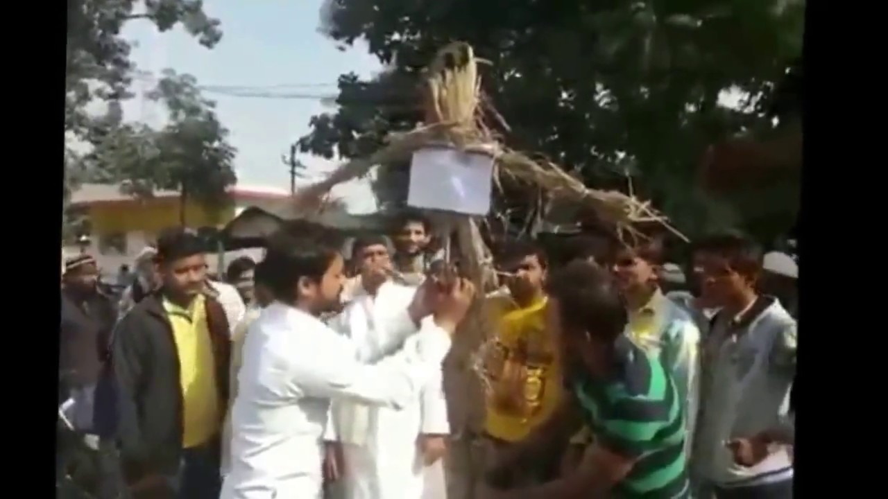 अमरनाथ यात्रियों पर हमला, NSUI ने फूंका पीएम मोदी का पुतला