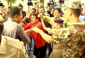 बिहार के उपमुख्यमंत्री तेजस्वी यादव के सुरक्षाकर्मियों ने मीडियाकर्मियों से की बदसलूकी