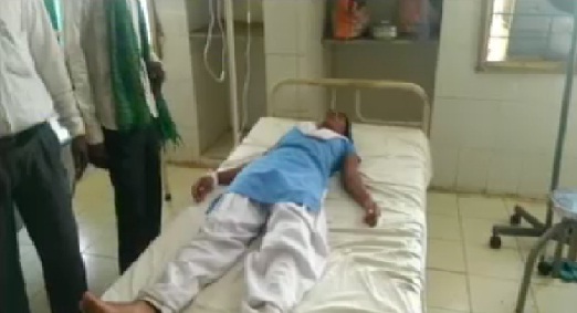 स्कूल के भीतर पहुंचते ही छात्राएं अचानक बेहोश होकर गिर पड़ीं..