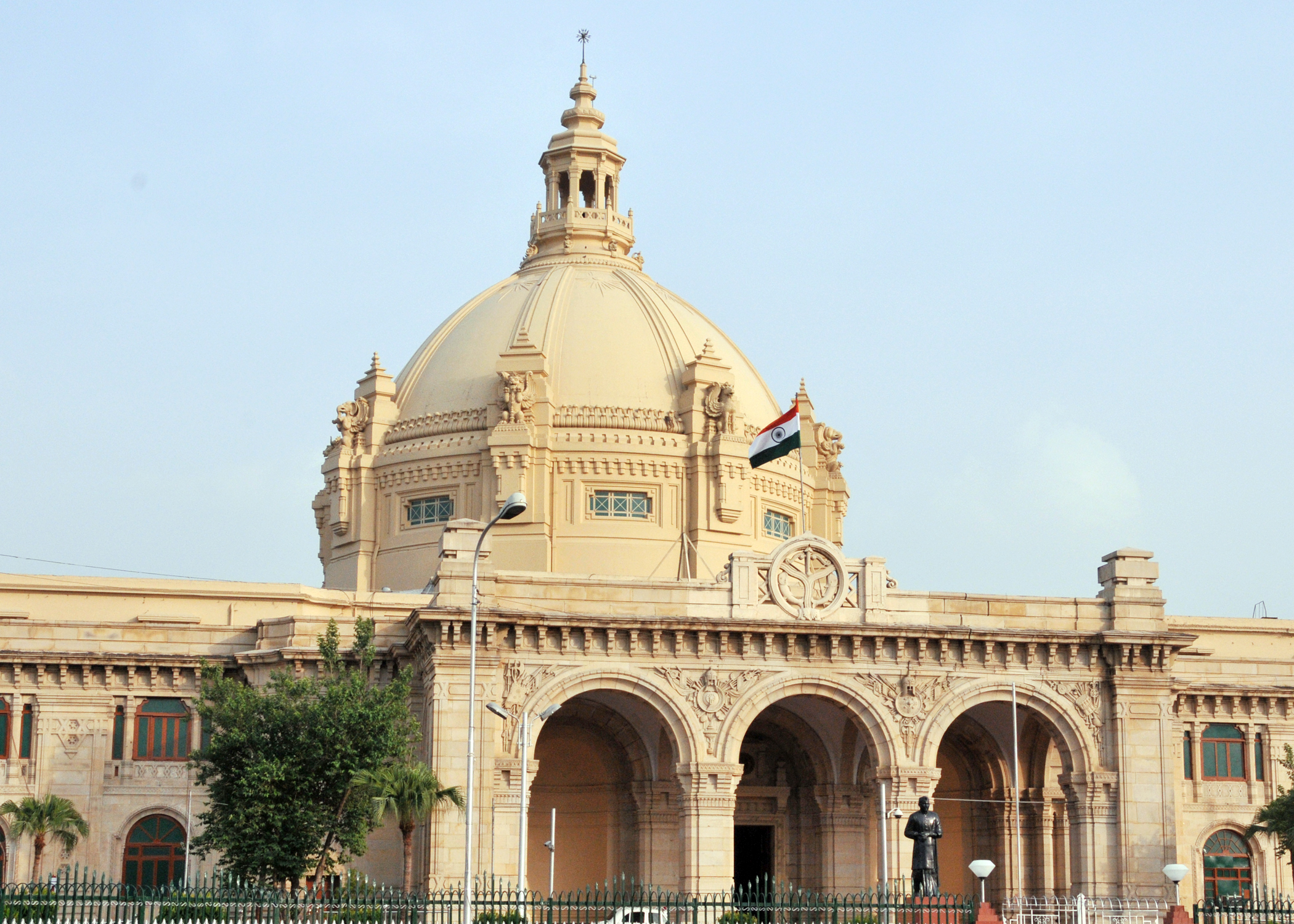 यूपी विधानसभा में शक्तिशाली विस्फोटक PETN बरामद, जांच में जुटी NIA