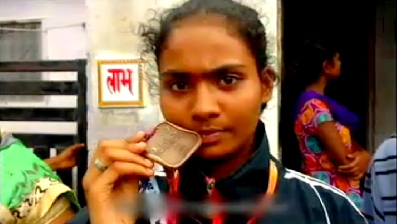 कर्ज लेकर बेटी को अंतरराष्ट्रीय प्रतियोगिता में भेजा, बेटी गोल्ड लेकर लौटी