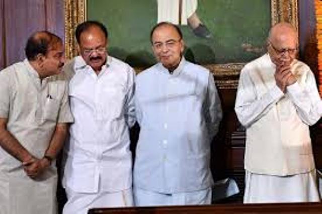 उपराष्ट्रपति पद के लिए नामांकन के पहले नायडू ने की आडवाणी से मुलाकात