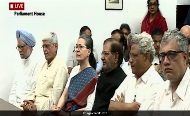 उपराष्ट्रपति पद के लिए गांधी VS नायडू, दोनों ने किया नामांकन