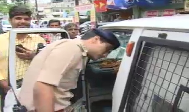 कैश वैन से फिल्मी अंदाज में 43 लाख की लूट…..