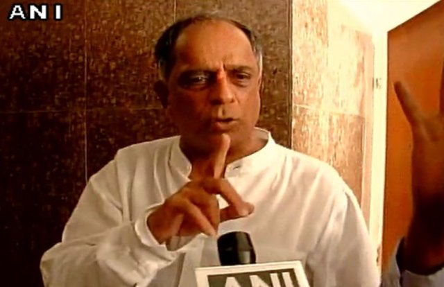 पहलाज निहलानी का विवादित फैसला, फिल्मों में शराब और सिगरेट नहीं पी सकेंगे लीड एक्टर