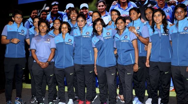 महिला वर्ल्ड कप में अच्छा प्रदर्शन कर देश लौटी टीम इंडिया का हुआ जोरदार स्वागत 