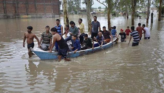 पश्चिम बंगाल में भारी बारिश से लाखों प्रभावित, 16 की मौत