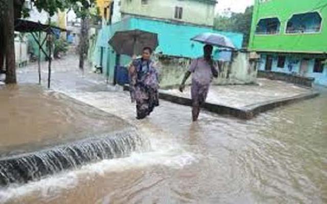 ओडिशा में भारी बारिश से जनजीवन अस्तव्यस्त, कई जिलों में बाढ़ का अलर्ट