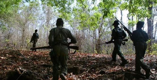 बाल-बाल बचे दंतेवाड़ा एसपी, बैनर-पोस्टर पर रखा था बम
