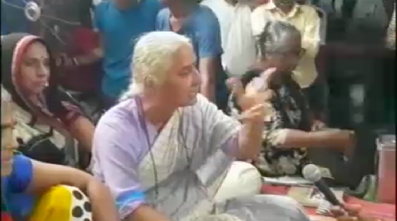 नर्मदा बचाओ आंदोलन: डूब प्रभावितों के पुनर्वास के लिए अनिश्चित कालीन हडताल पर मेधा पाटकर