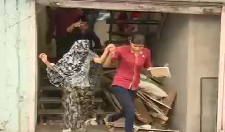 बेरोजगारों को ठगने वाले काॅल सेंटर पर छापा, 20 लड़कियां 8 लड़के गिरफ्तार