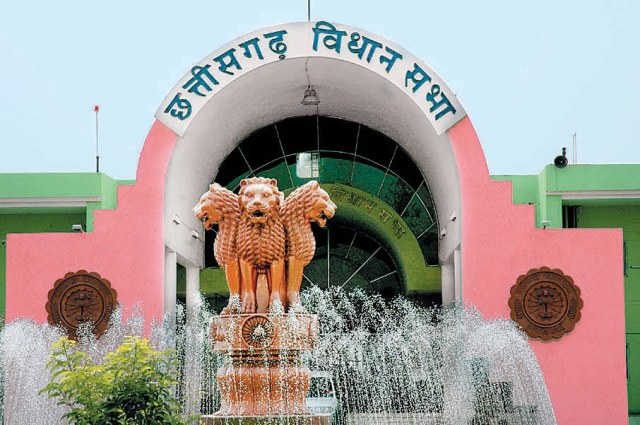 छग : विधानसभा मानसून सत्र के पहले दिन गूंजा किसान आत्महत्या का मुद्दा