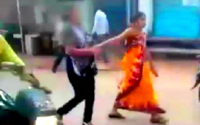 लॉज में अय्याशी, पत्नी ने रंगे हाथ पकड़ा