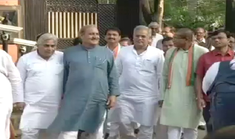 छग: मंत्रियों पर लगे भ्रष्टाचार के आरोपों के दस्तावेज राष्ट्रपति को सौंपेगी कांग्रेस