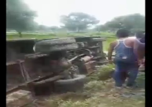 छग : अनियंत्रित होकर पलटी बस, 30 से अधिक यात्री घायल