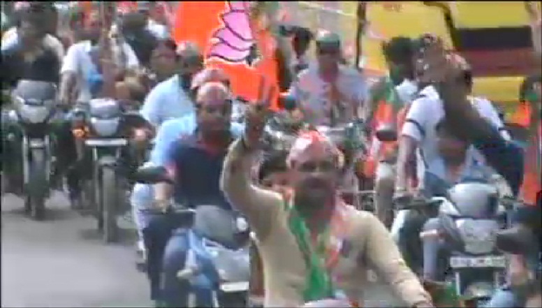 मप्र : सिर पर भाजपा की टोपी ही सबसे बड़ा हेलमेट !