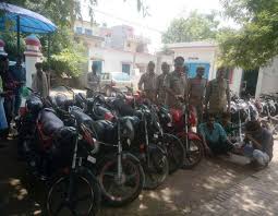 परिचितों की गाड़ी चुराने वाले शातिर गिरफ्तार, तरीका जानकर रह जाएंगे हैरान