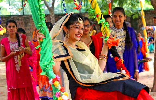 हरियाली तीज, पति की लंबी उम्र के लिए महिलाएं रखती हैं निर्जला व्रत