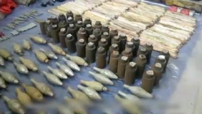 पुलिस के हाथ लगा नक्सलियों के हथियारों का जखीरा, तस्वीरें देखकर रह जाएंगे हैरान